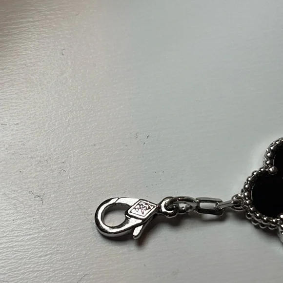 Van Cleef & Arpels Black and Silver Clover Bracelet - Picture 2 of 4